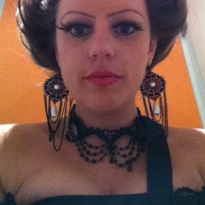 Profile Picture of Helen Irvine (@billnhels) on Twitter