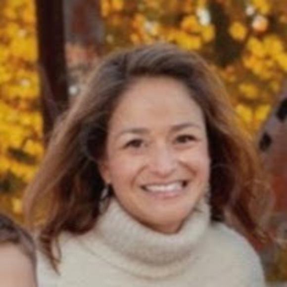 Profile Picture of Roxanne Kiesling (@roxannekiesling) on Poshmark