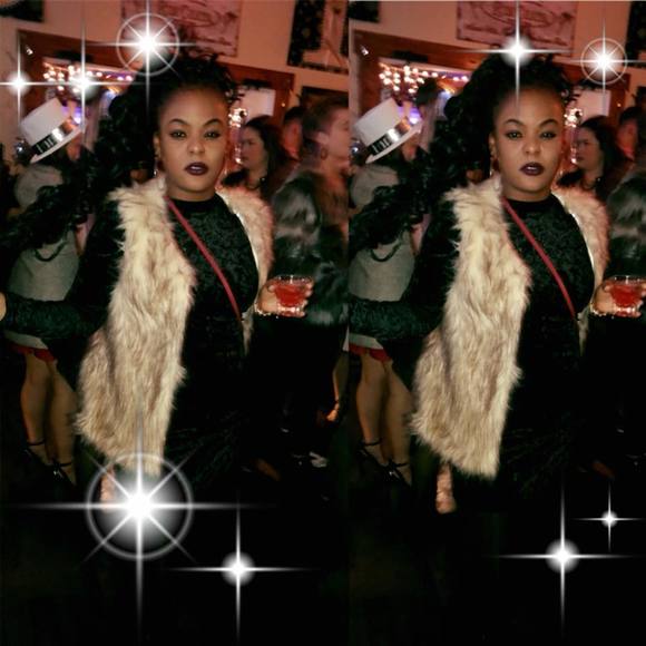 Profile Picture of Lauren Frizzelle (@ashleyfrizzelle) on Poshmark