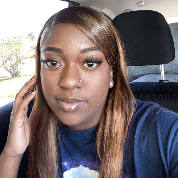 Profile Picture of Tamesha Henderson (@htameshamyla) on Poshmark