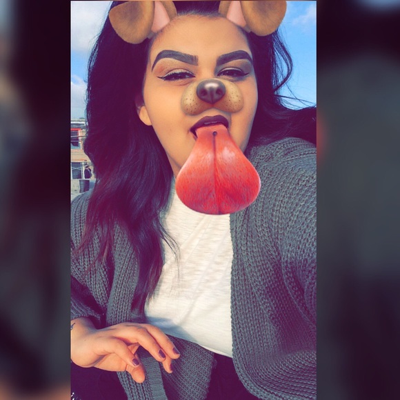 Profile Picture of Melissa Claustro (@mojomelissa) on Poshmark