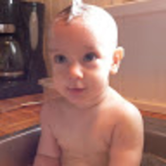 Profile Picture of Laureen Ortlepp (@laureen388) on Poshmark