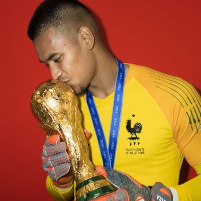 Profile Picture of Alphonse Areola (@AreolaOfficiel) on Twitter
