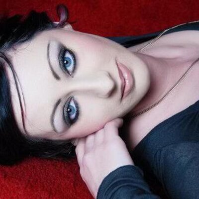 Profile Picture of Nikki Moss (@nikkibamber) on Twitter