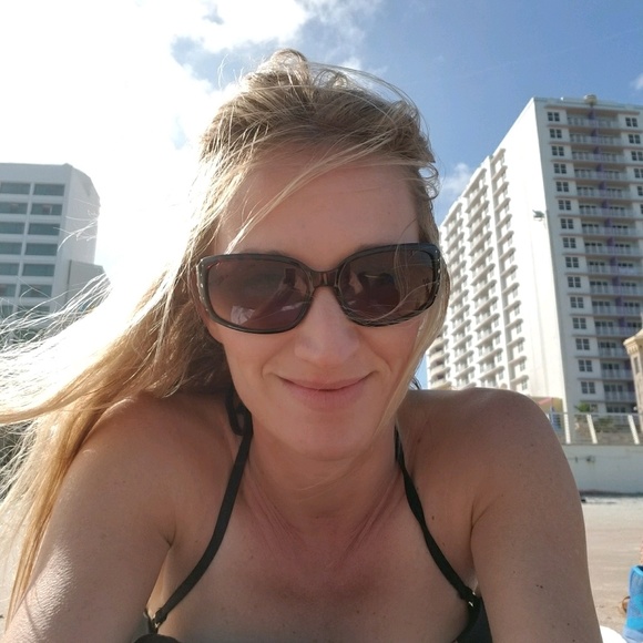 Profile Picture of Katy Petermeier (@katypetermeier) on Poshmark