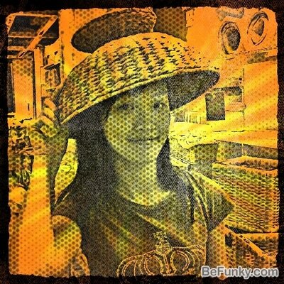 Profile Picture of Sharon Xiaojing Zhao (@kidskidding) on Twitter