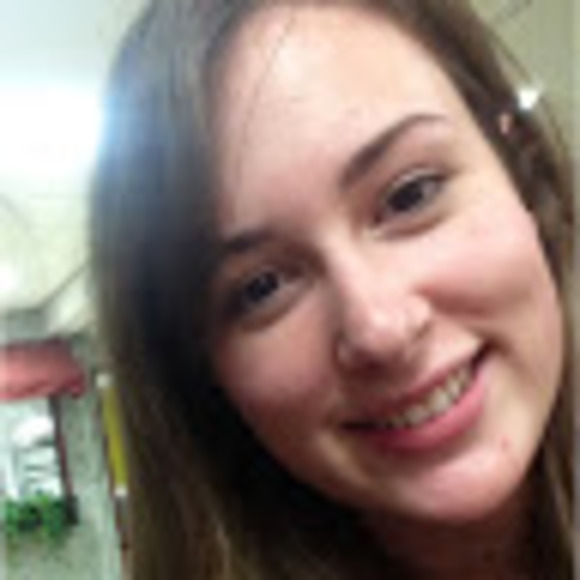 Profile Picture of Tess Deutermann (@tessdeutermann) on Poshmark