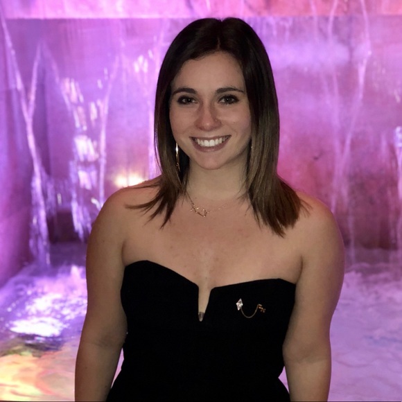 Profile Picture of Hannah Goldstein (@hannahgoldstei) on Poshmark