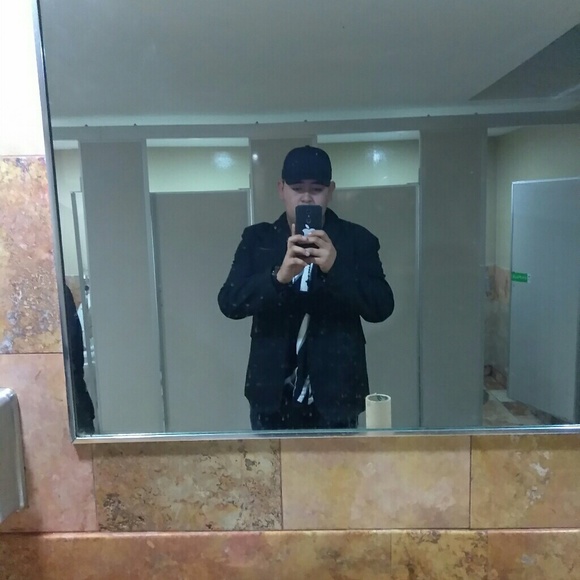 Profile Picture of Mike Flores (@mike_flores) on Poshmark
