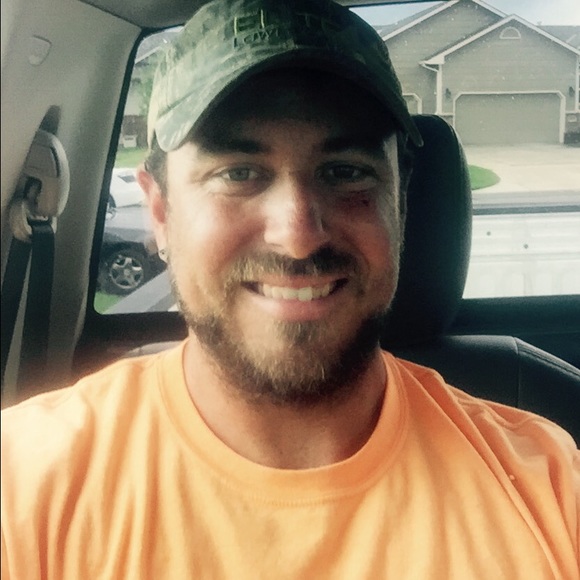 Profile Picture of David Bacon (@cagedape00) on Poshmark