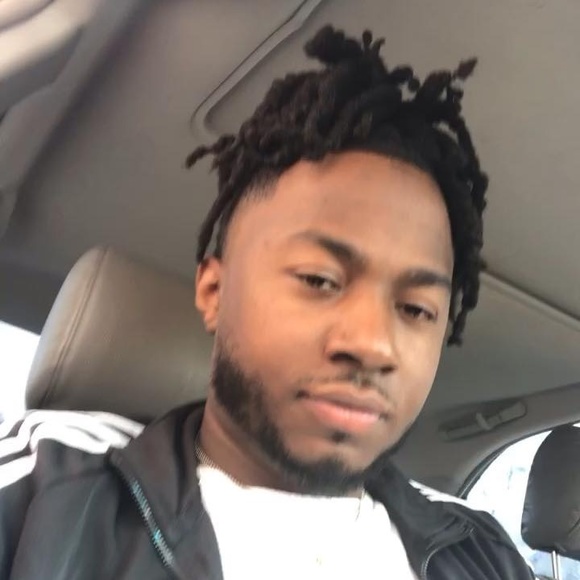 Profile Picture of Raymond Manning (@raymondelijah) on Poshmark