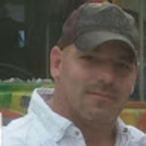 Profile Picture of Tony Cox (@tonyandtaylor77) on Poshmark