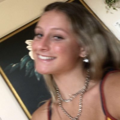 Profile Picture of B-barr (@brynnleebarr) on Twitter