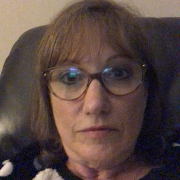Profile Picture of Sandy Klauder (@sdklauder) on Poshmark