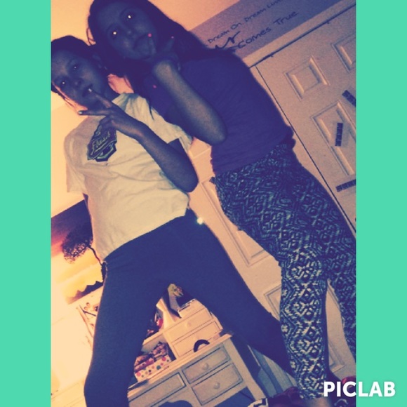 Profile Picture of Jenna Borowczyk (@jennaborowczyk) on Poshmark