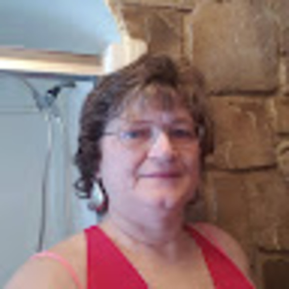 Profile Picture of Caroline Dobay (@caroline_dobay) on Poshmark