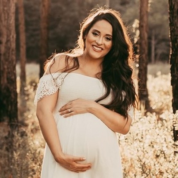 Profile Picture of Jordana Apolinario (@jordana_a) on Poshmark