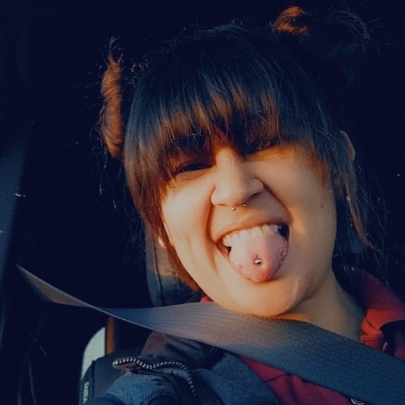 Profile Picture of Alexandriaa Sambrano (@ale_) on Poshmark