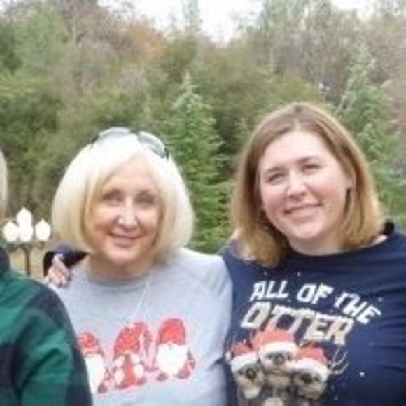 Profile Picture of Karen Nephew (@krnephew) on Poshmark