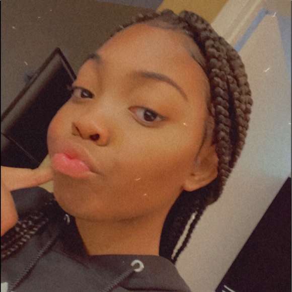 Je’hanne Kirkaldy - Poshmark Profile Picture of Je’hanne Kirkaldy (@hon3yb33z) on Poshmark