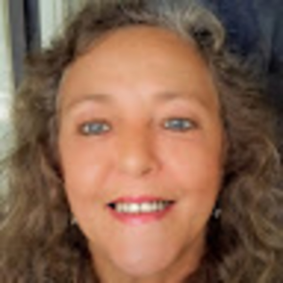 Profile Picture of Michele Albertson (@michelealbertso) on Poshmark
