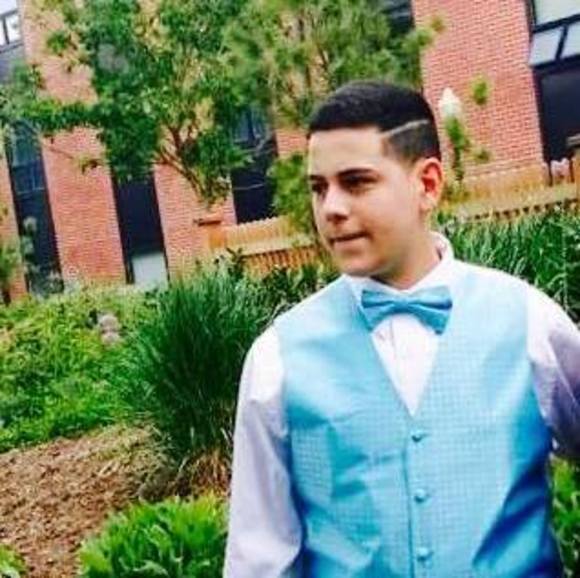 Profile Picture of Joey Issis (@joeyissis) on Poshmark