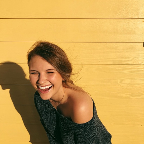 Cortni Hansmann - Poshmark Profile Picture of Cortni Hansmann (@cortnihansmann) on Poshmark