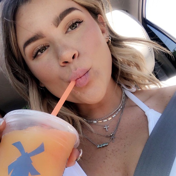 Profile Picture of Megan Foesch (@meganfoesch) on Poshmark