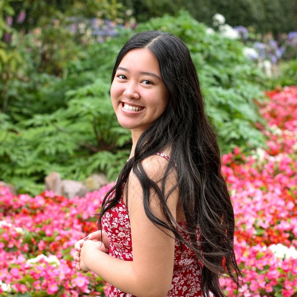 Profile Picture of Shawna Reyes (@srreyes21) on Poshmark