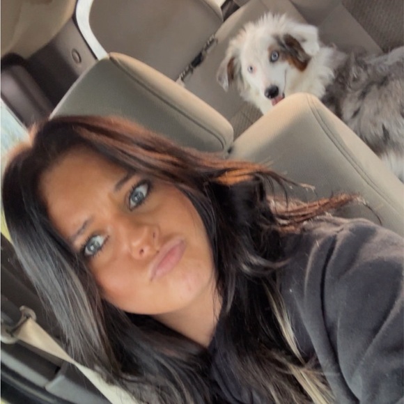 Profile Picture of Michelle Rudkowski (@michellerudko70) on Poshmark