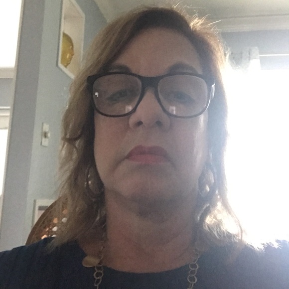 Profile Picture of Lorraine Serrant (@lserrant) on Poshmark