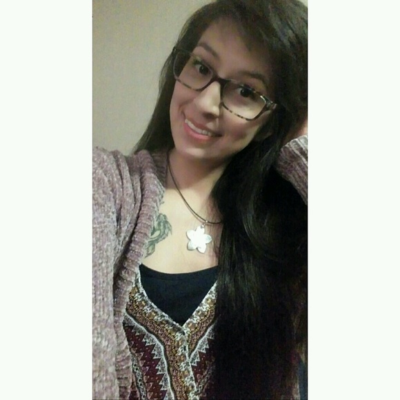 Profile Picture of Iris Nathaniel (@nath_iris18) on Poshmark