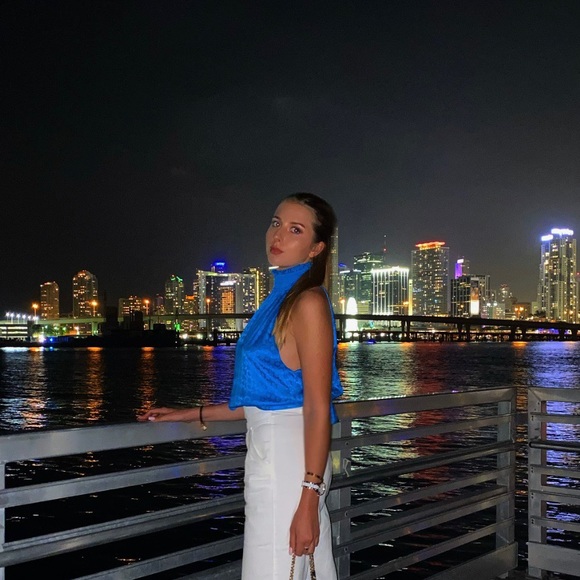 Profile Picture of Viktoria Kartavenko (@kartavenkovika8) on Poshmark