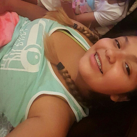 Profile Picture of Melissa Andrade (@melissa_1738) on Poshmark