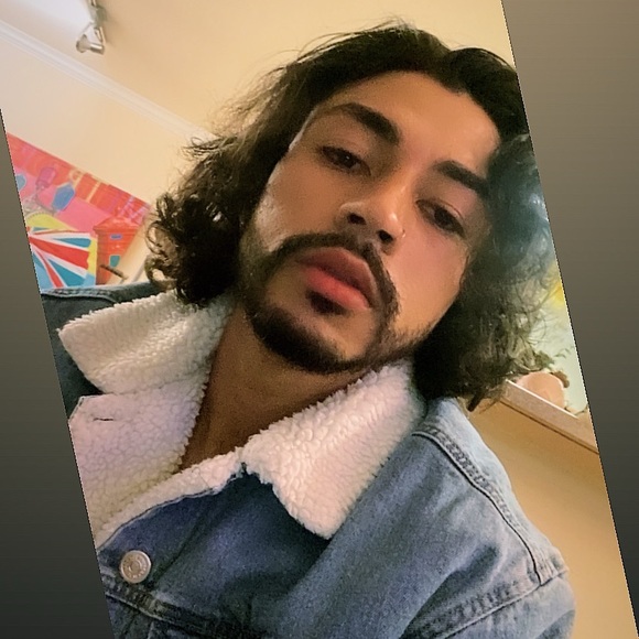 Profile Picture of Augusto Diaz (@augustodiaz704) on Poshmark