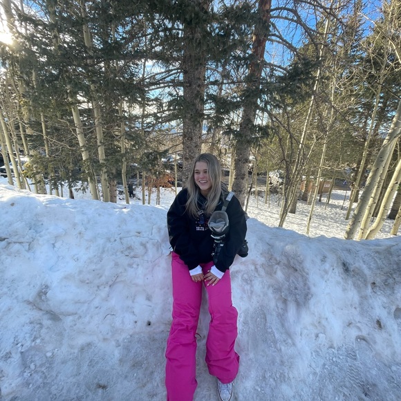 Annie Angle - Poshmark Profile Picture of Annie Angle (@annieangle) on Poshmark