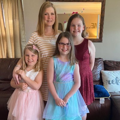 Profile Picture of Stacie Schroeder (@stacie_mommaof3) on Twitter