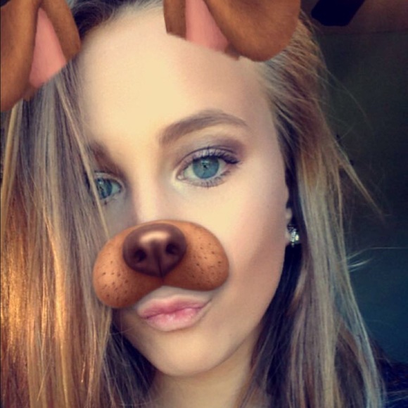 Profile Picture of Haley Bunch (@haley_bunch) on Poshmark