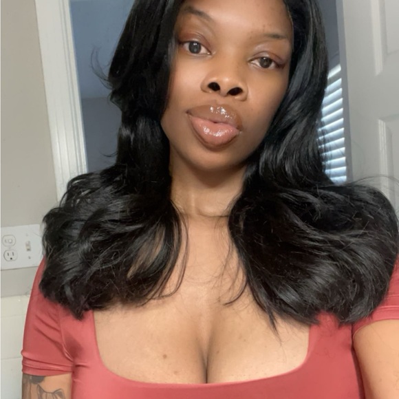 Profile Picture of Rosiland Crockrell (@rozzcomp) on Poshmark