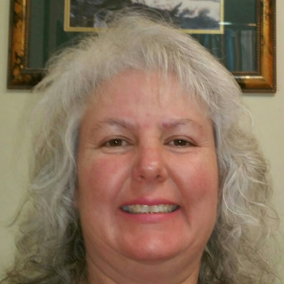 Kathy Radcliff - Poshmark Profile Picture of Kathy Radcliff (@katjrad) on Poshmark