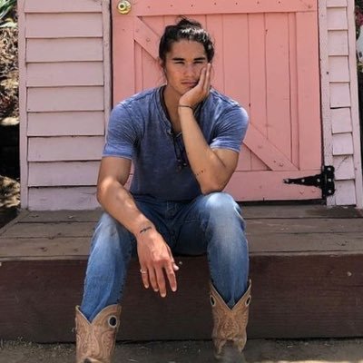 Profile Picture of Jason Mendoza (@MINlMUMSAGE) on Twitter