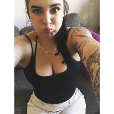 Profile Picture of Hannah Lee Perham (@HannahLeePerham) on Twitter