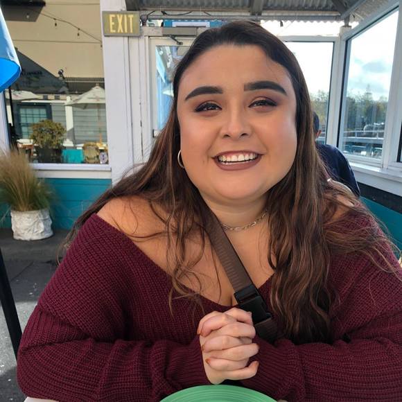 Profile Picture of Leanza Garcia (@leanzag) on Poshmark