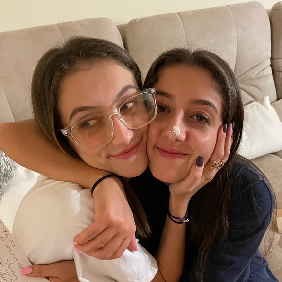 Yevgeniya Bartashnik - Poshmark Profile Picture of Yevgeniya Bartashnik (@yevgeniyab) on Poshmark