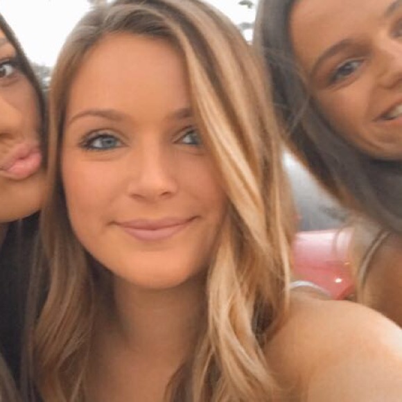 Profile Picture of Mackenzie Tolrud (@mtolrud) on Poshmark