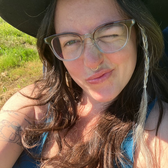 Profile Picture of Jacqueline Crabtree (@jdselbytree) on Poshmark