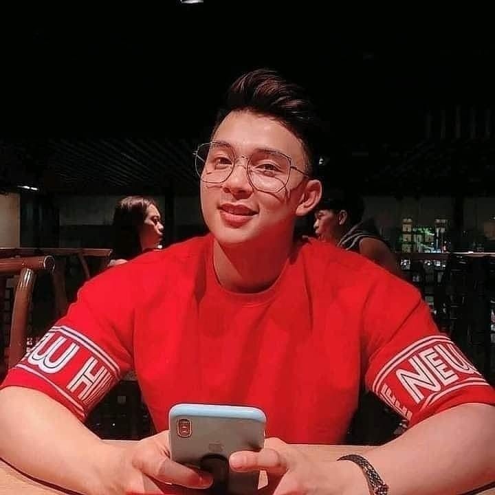 Profile Picture of James Eric (@jameseric833) on Tiktok