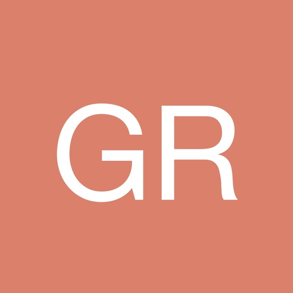 Profile Picture of Gillian Roberts (@gillija) on Poshmark