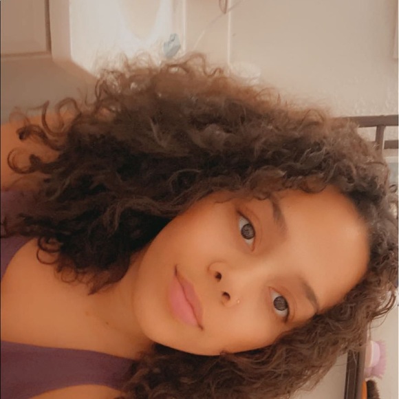 Profile Picture of Mika Oubre (@m_oubre) on Poshmark