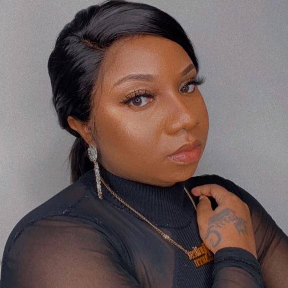 Profile Picture of Reshonda Jones (@reshonda12) on Poshmark